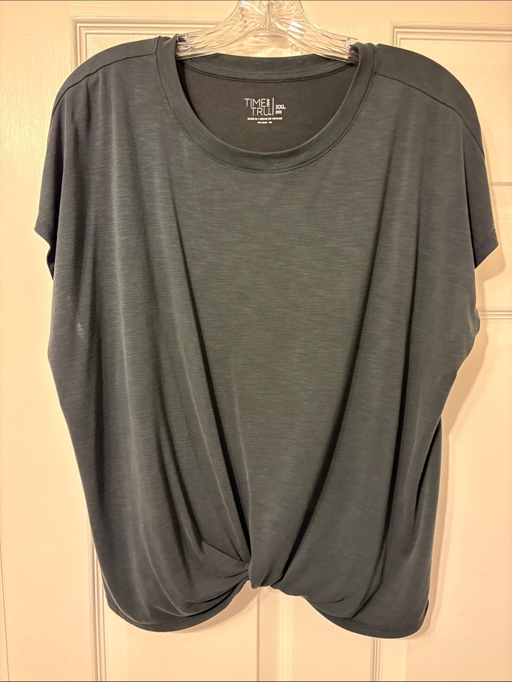 Time and Tru Women’s Charcoal Gray/Black Short Sleeve Knot-Front Top